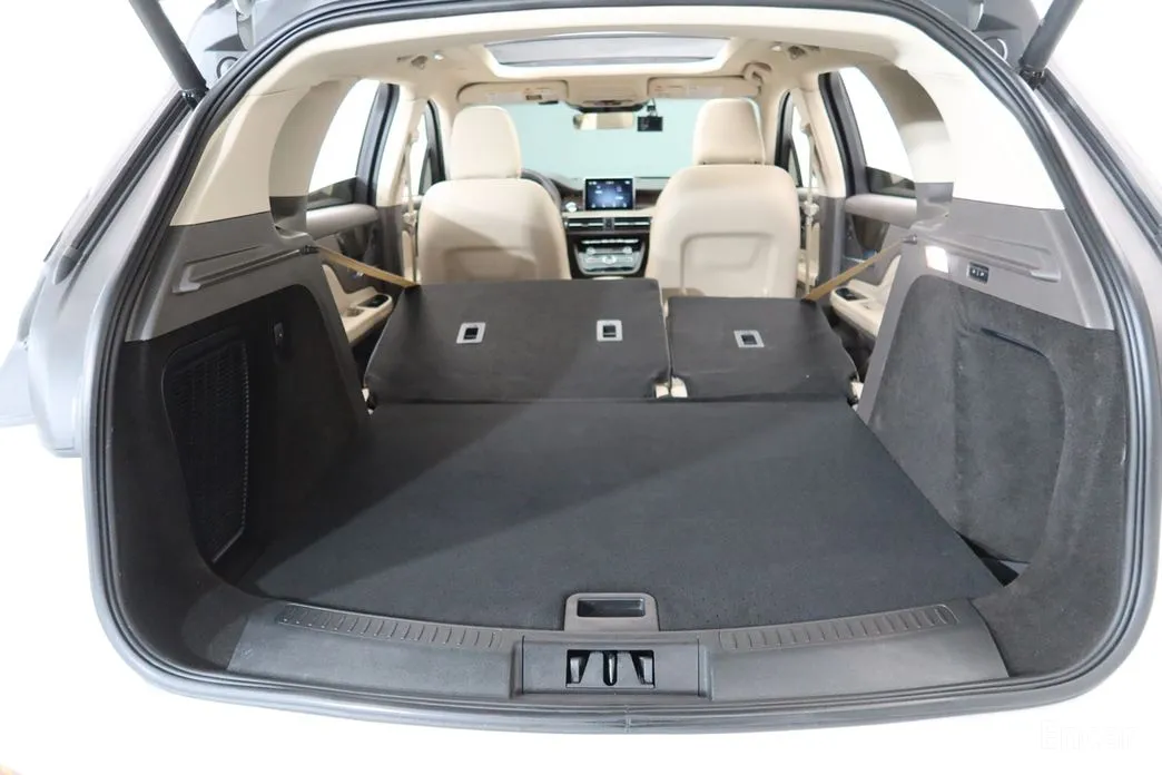 Фото 13 - Lincoln Corsair