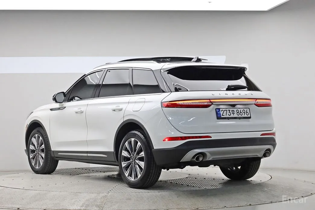 Фото 2 - Lincoln Corsair