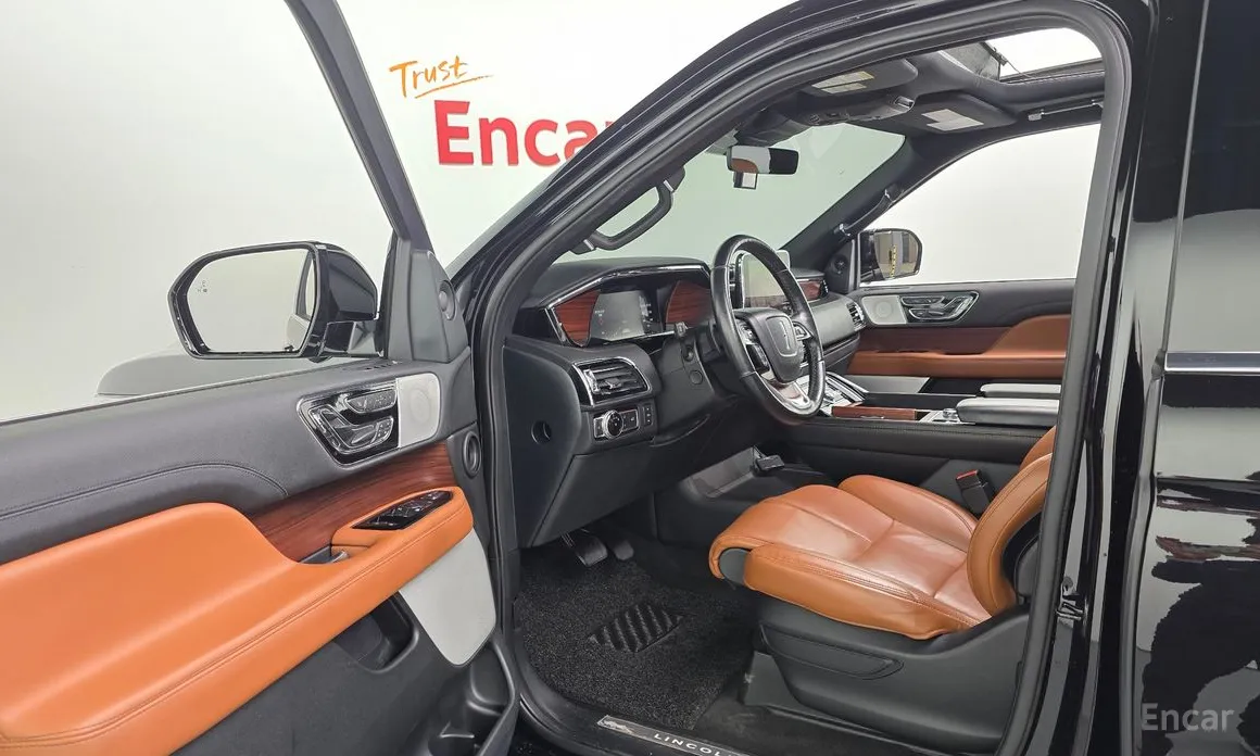 Фото 13 - Lincoln Navigator