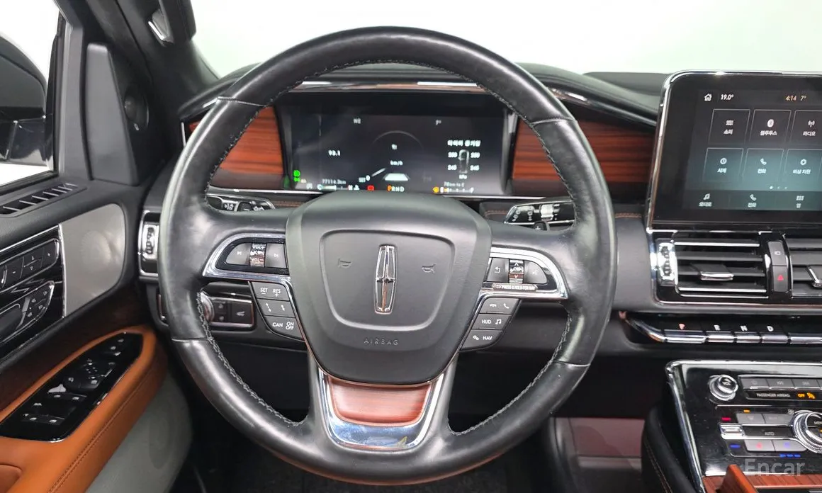 Фото 14 - Lincoln Navigator