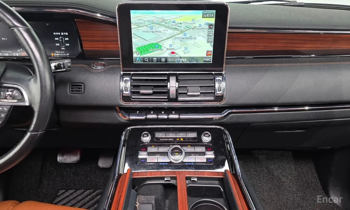 Фото 15 - Lincoln Navigator