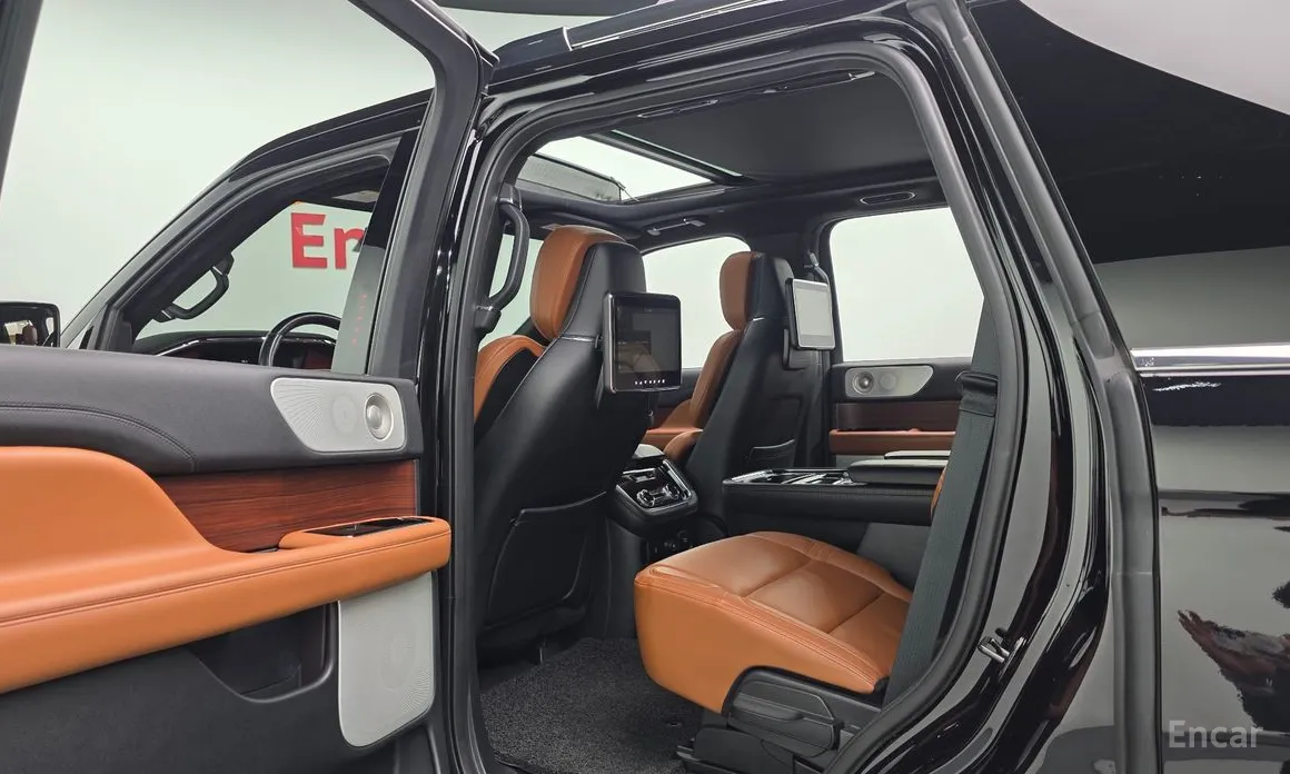 Фото 17 - Lincoln Navigator