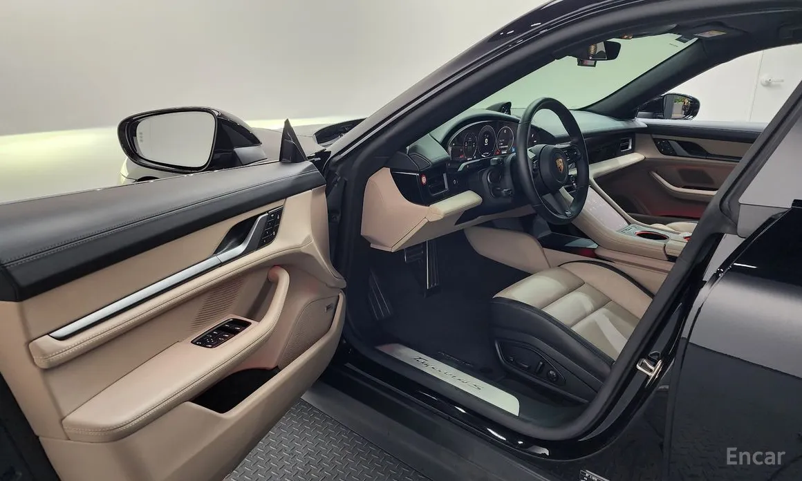 Фото 10 - Porsche Taycan