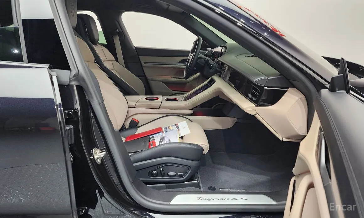 Фото 11 - Porsche Taycan