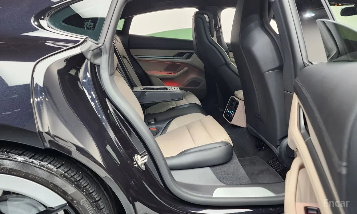 Фото 12 - Porsche Taycan