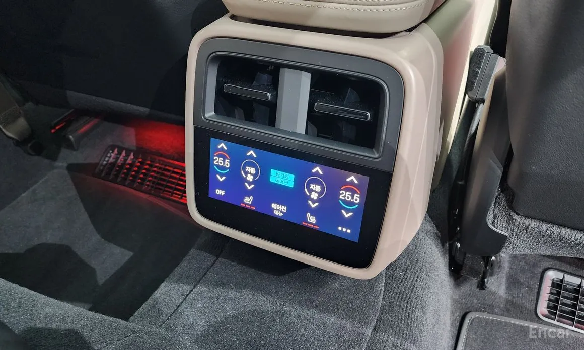 Фото 18 - Porsche Taycan