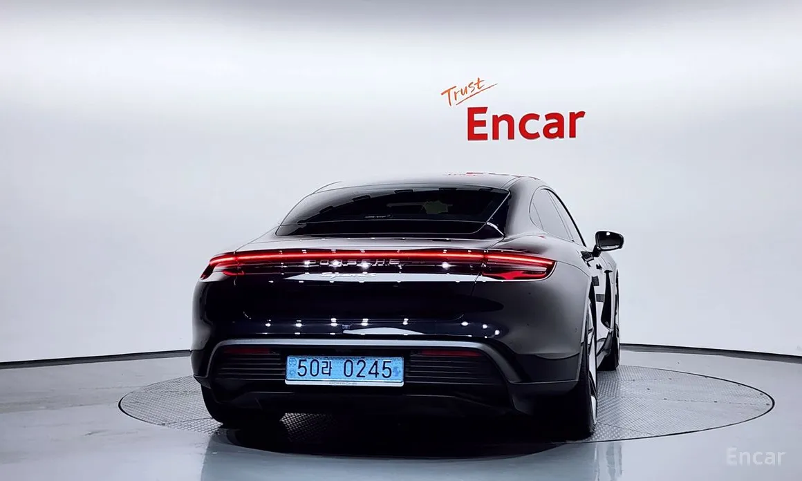 Фото 4 - Porsche Taycan