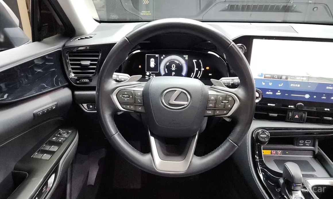 Фото 13 - Lexus NX