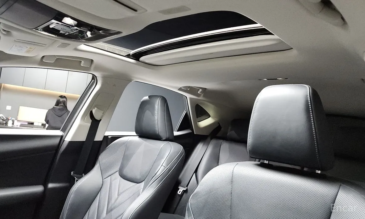 Фото 18 - Lexus NX