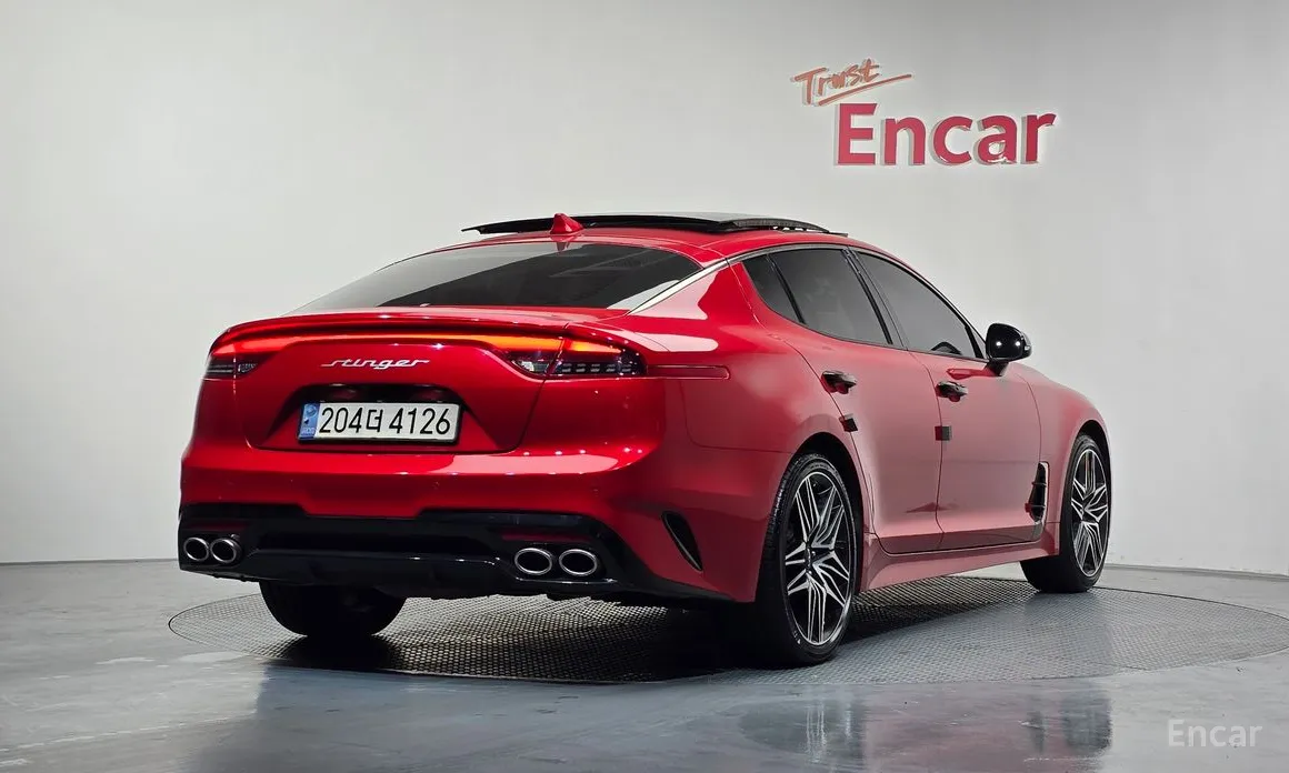 Фото 2 - Kia Stinger