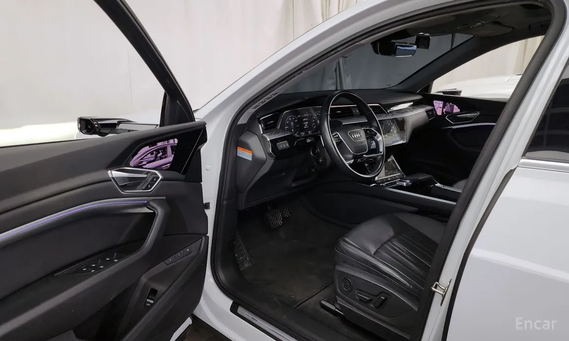 Фото 10 - Audi e-tron