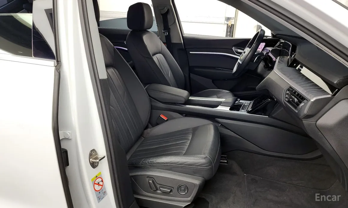 Фото 11 - Audi e-tron