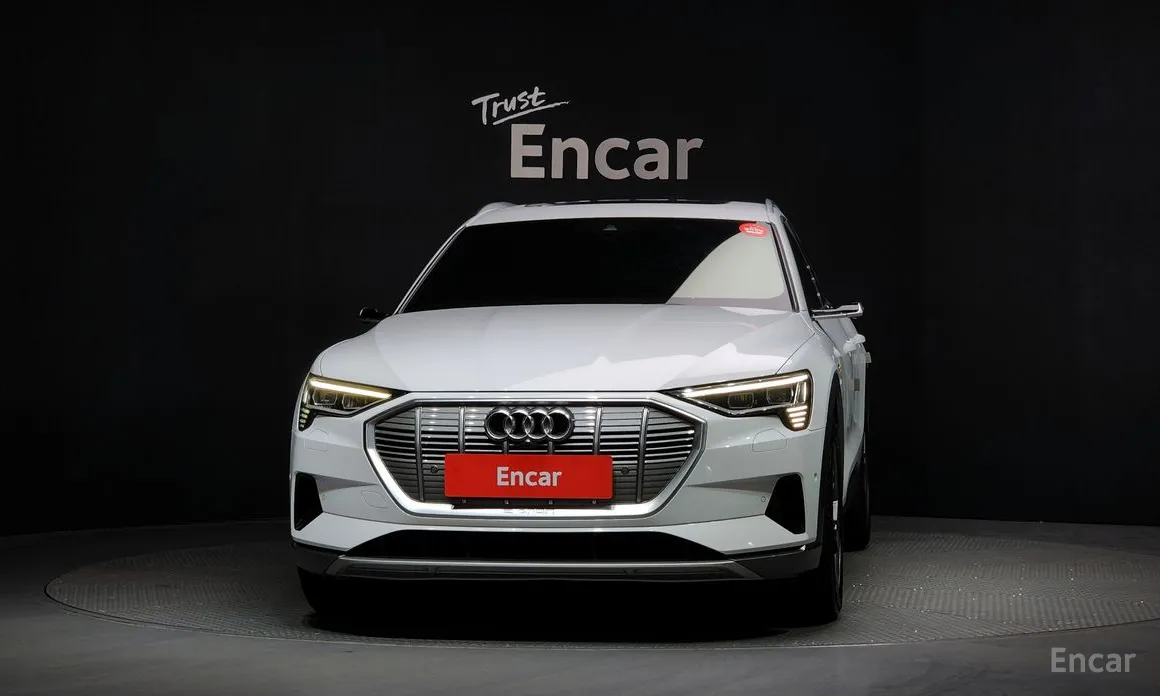 Фото 3 - Audi e-tron