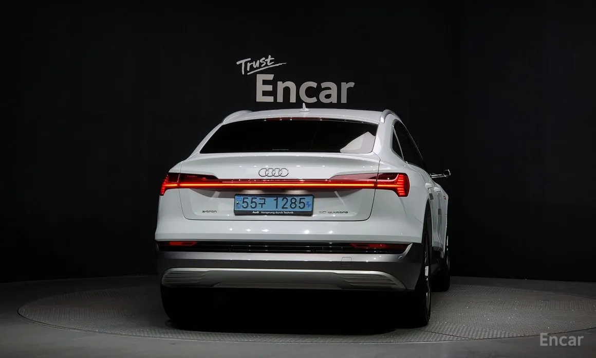 Фото 4 - Audi e-tron