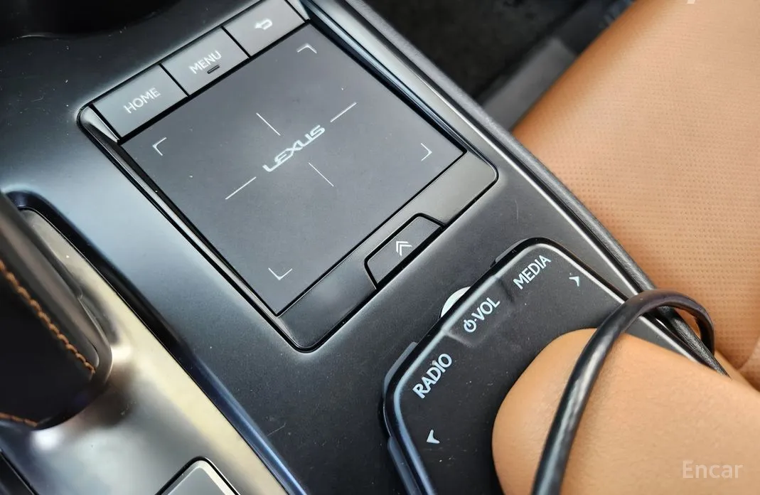 Фото 13 - Lexus UX