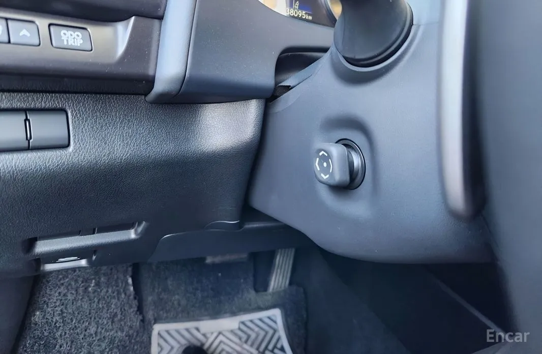 Фото 14 - Lexus UX