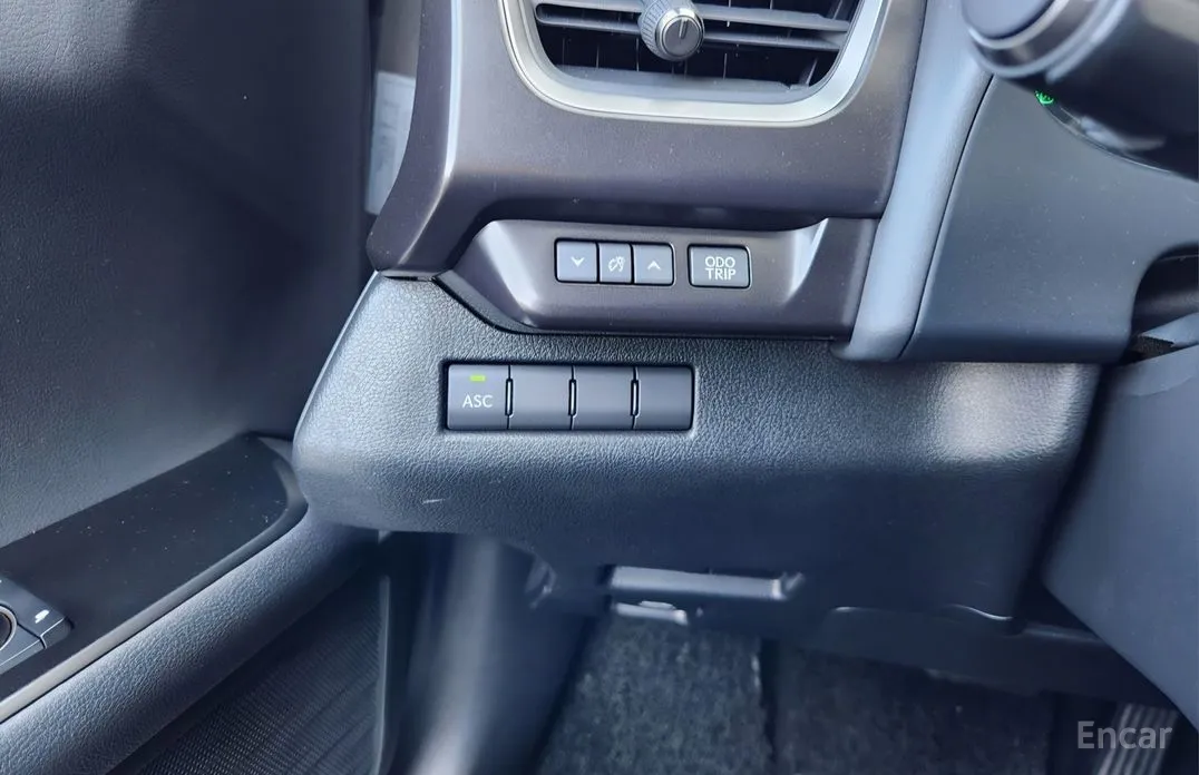 Фото 19 - Lexus UX