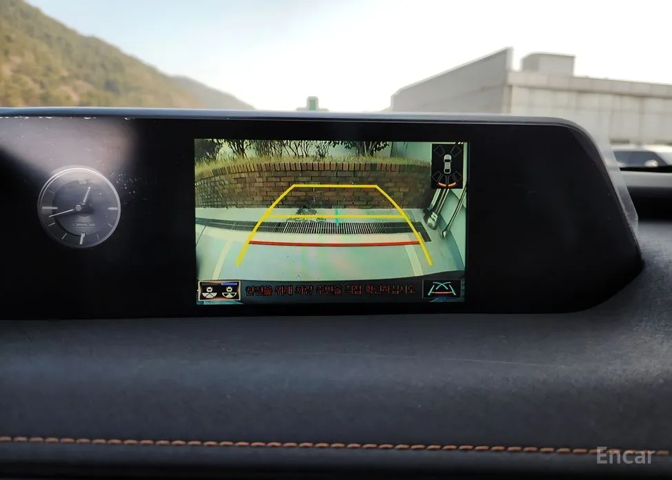 Фото 5 - Lexus UX