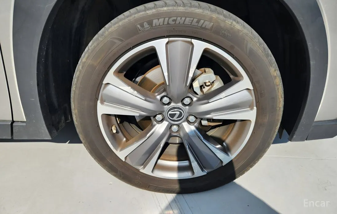 Фото 8 - Lexus UX