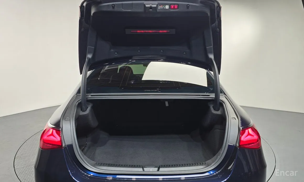 Фото 20 - Mercedes-Benz E-Class