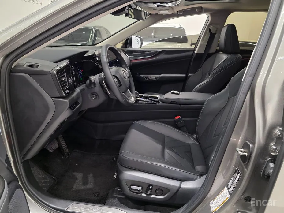 Фото 10 - Lexus NX