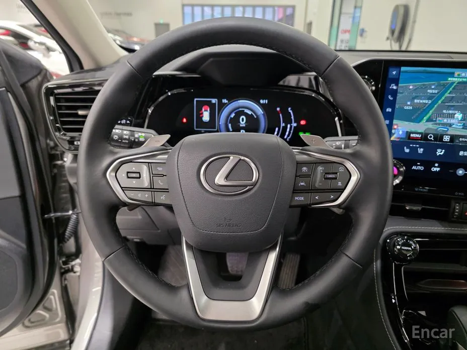 Фото 16 - Lexus NX