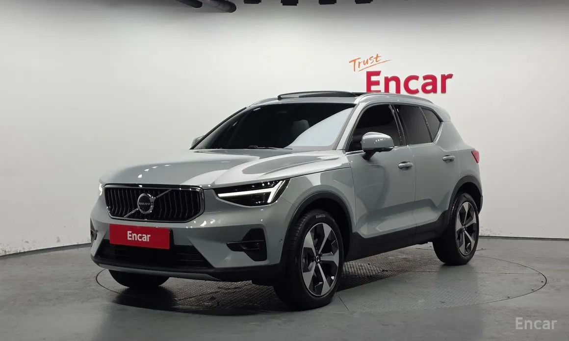 Фото 1 - Volvo XC40