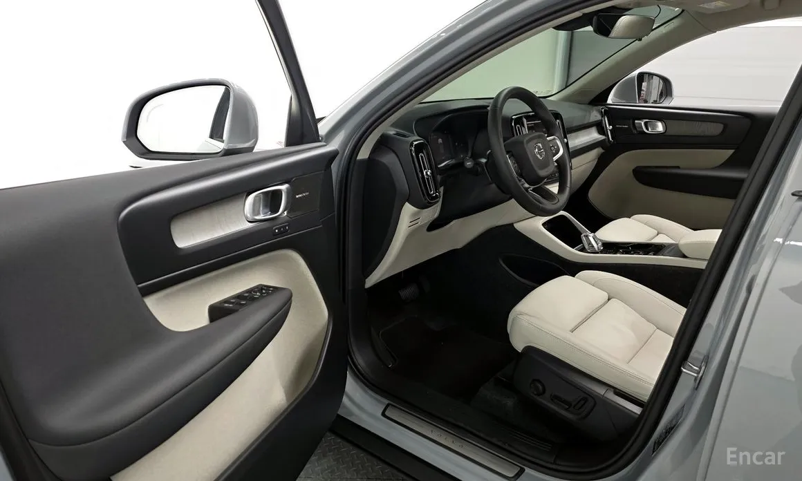 Фото 10 - Volvo XC40