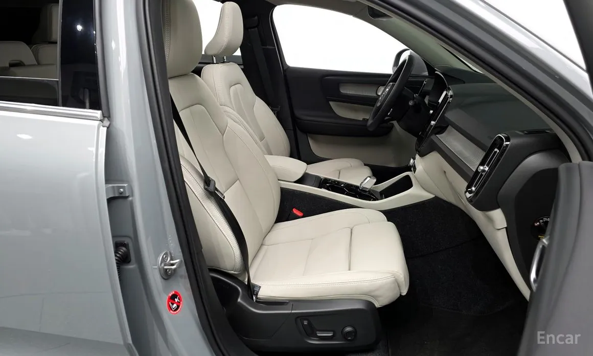 Фото 11 - Volvo XC40