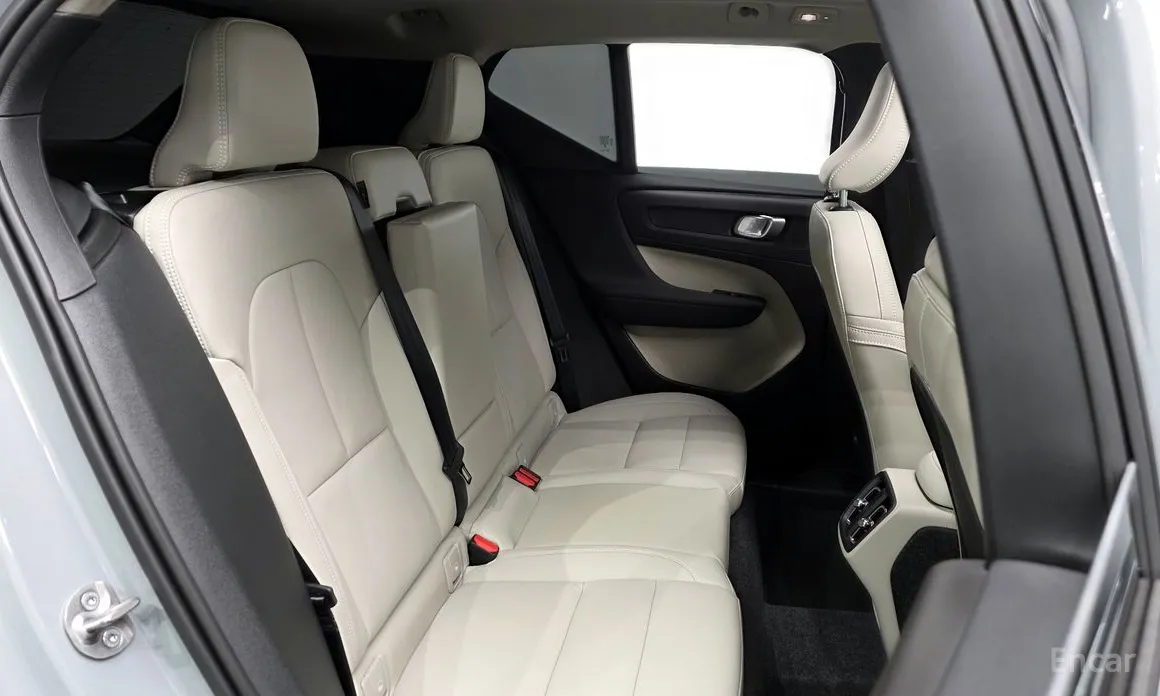 Фото 12 - Volvo XC40