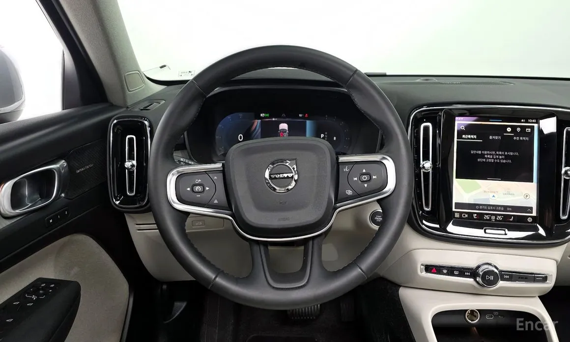 Фото 13 - Volvo XC40