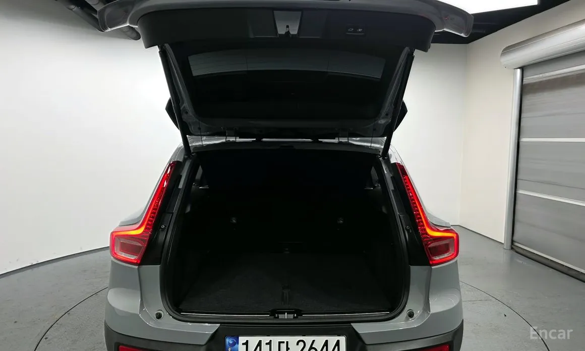 Фото 20 - Volvo XC40