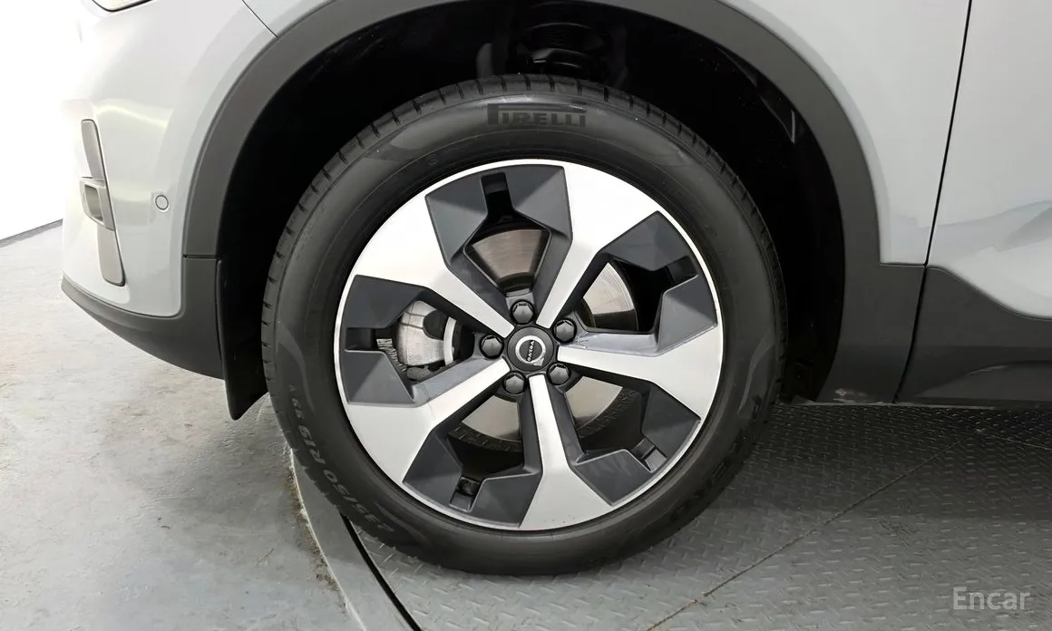 Фото 5 - Volvo XC40