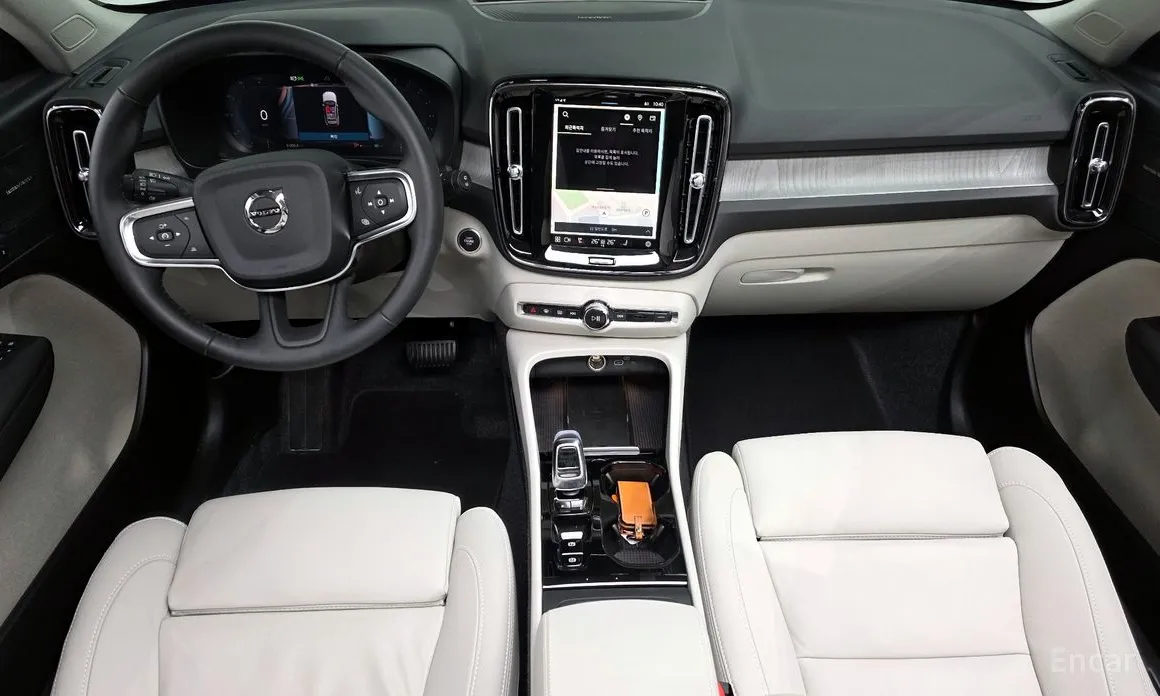 Фото 7 - Volvo XC40