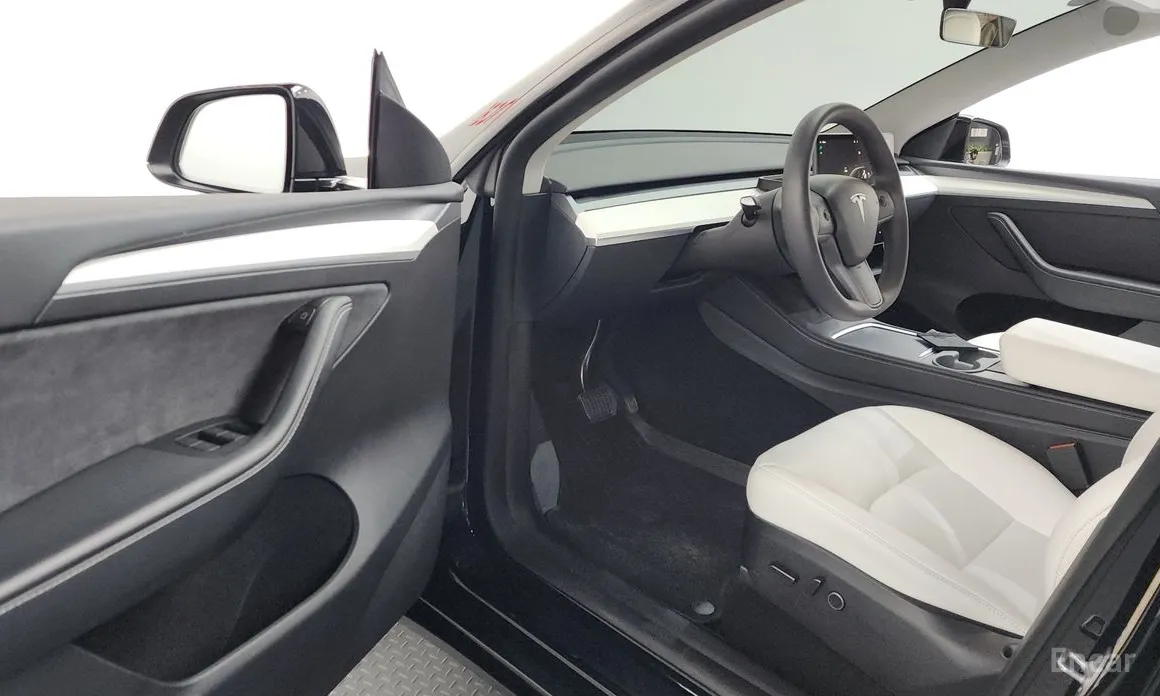 Фото 10 - Tesla Model Y