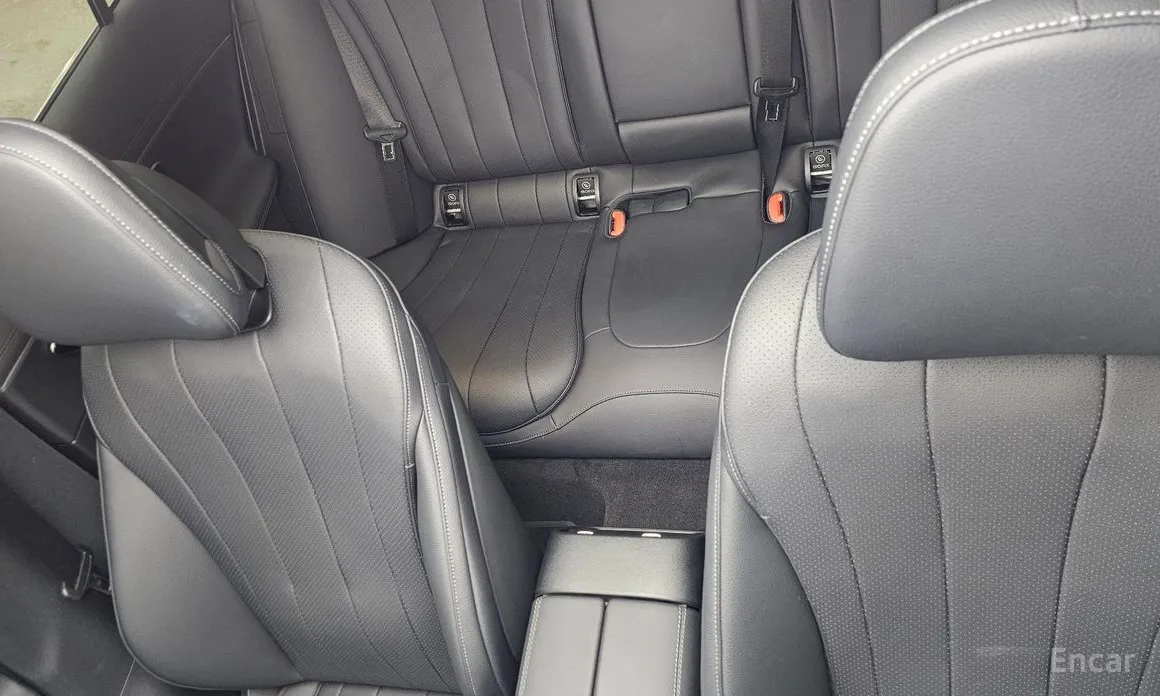 Фото 10 - Mercedes-Benz E-Class