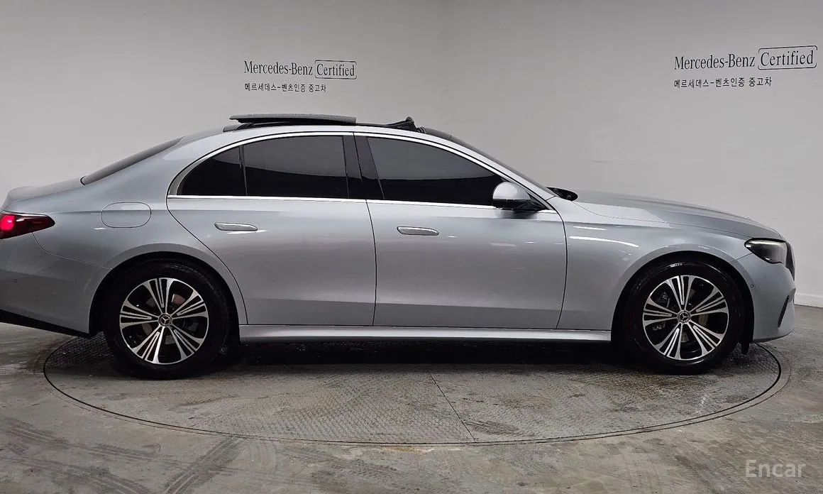 Фото 11 - Mercedes-Benz E-Class