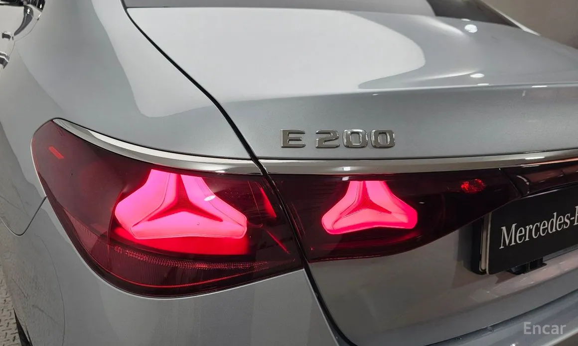 Фото 15 - Mercedes-Benz E-Class