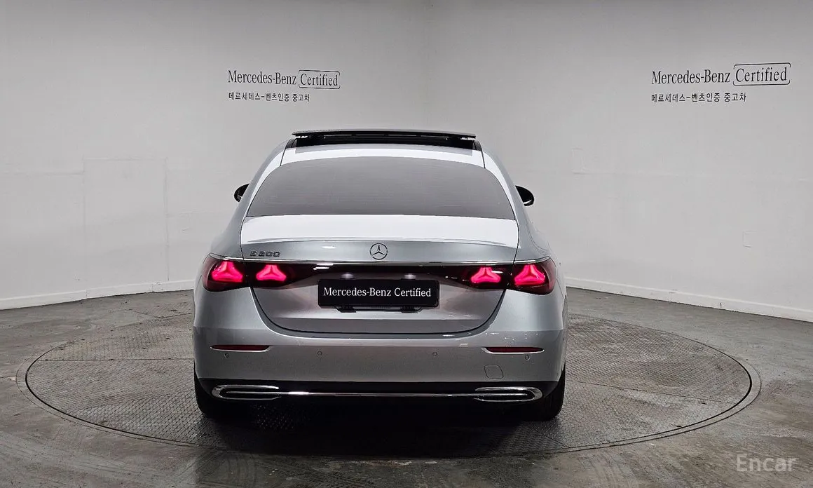 Фото 4 - Mercedes-Benz E-Class