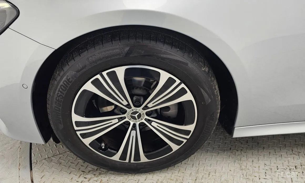 Фото 5 - Mercedes-Benz E-Class