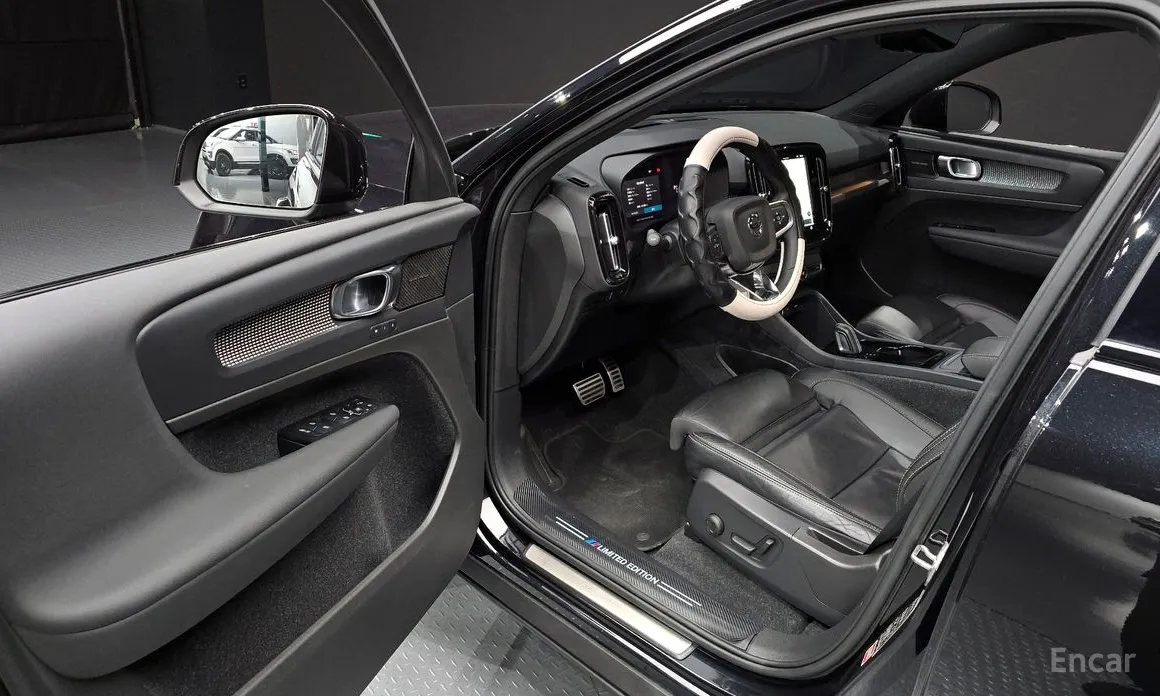 Фото 10 - Volvo XC40