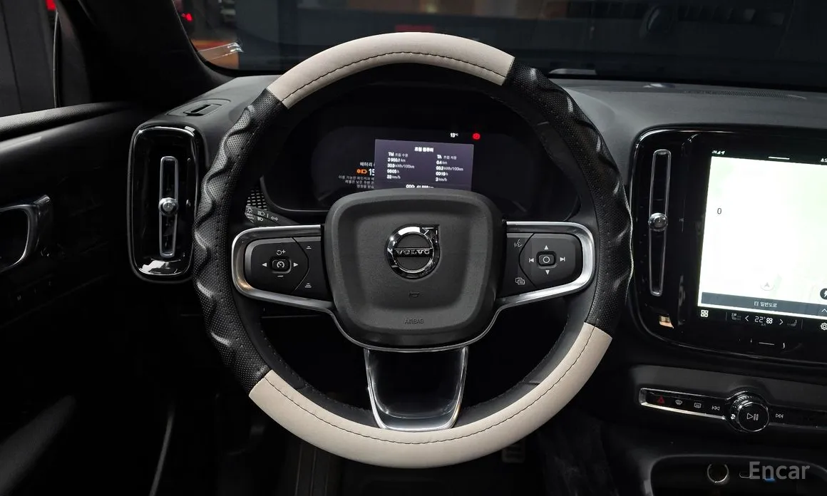 Фото 13 - Volvo XC40