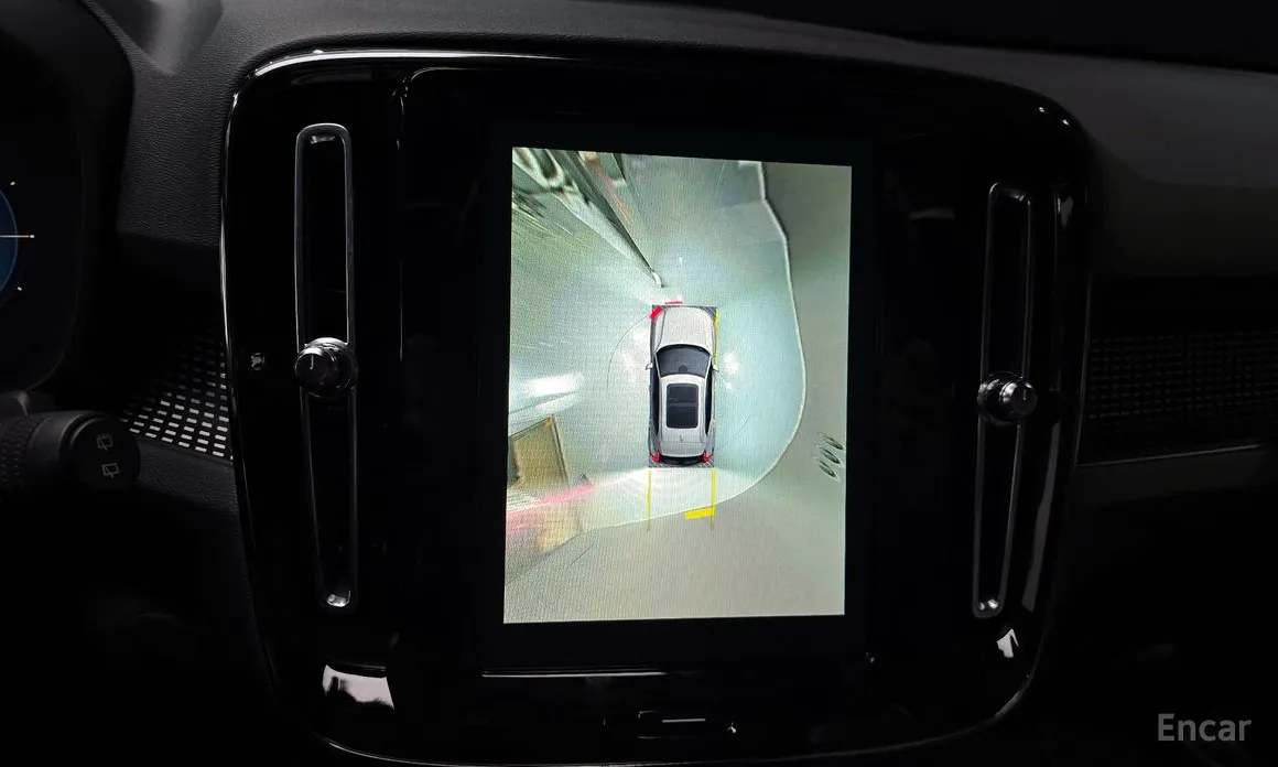 Фото 14 - Volvo XC40