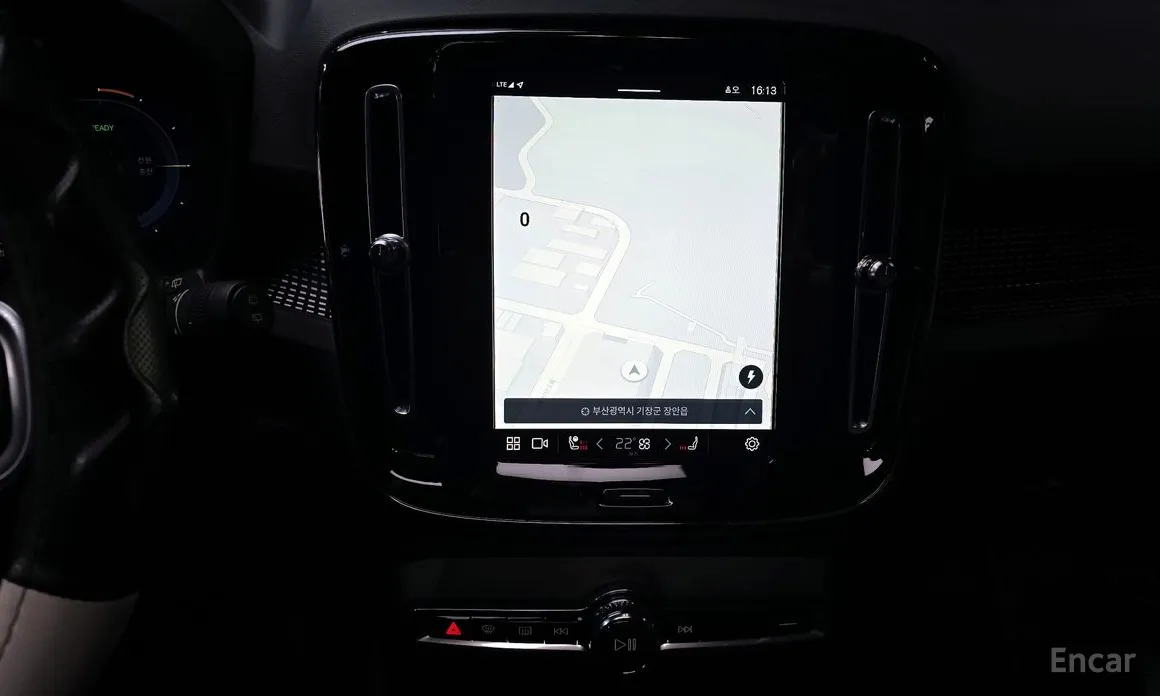 Фото 16 - Volvo XC40