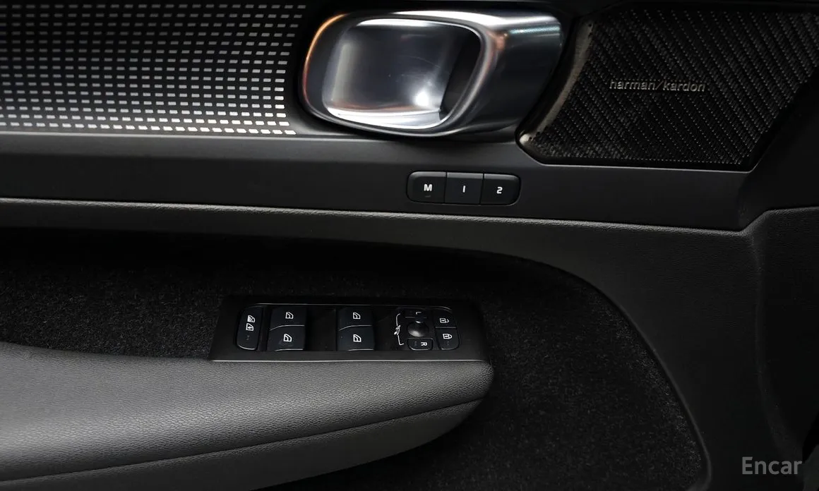 Фото 17 - Volvo XC40