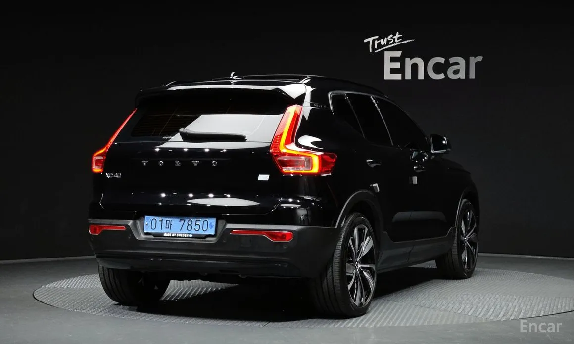 Фото 2 - Volvo XC40