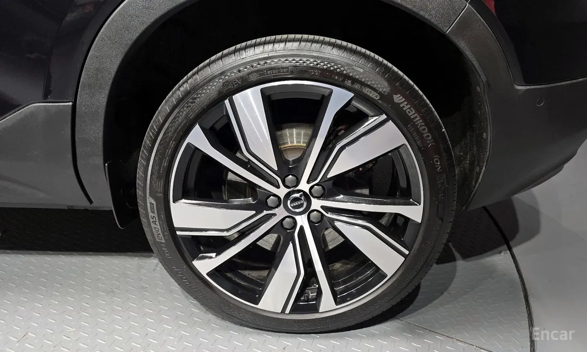 Фото 5 - Volvo XC40