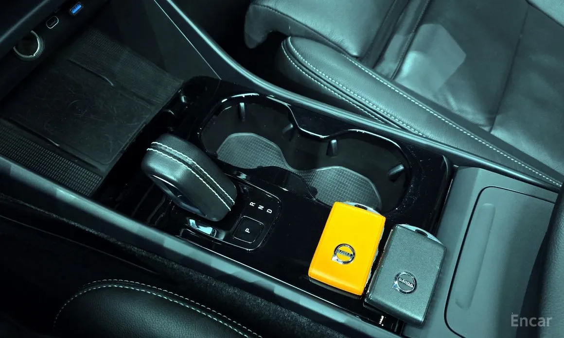 Фото 9 - Volvo XC40