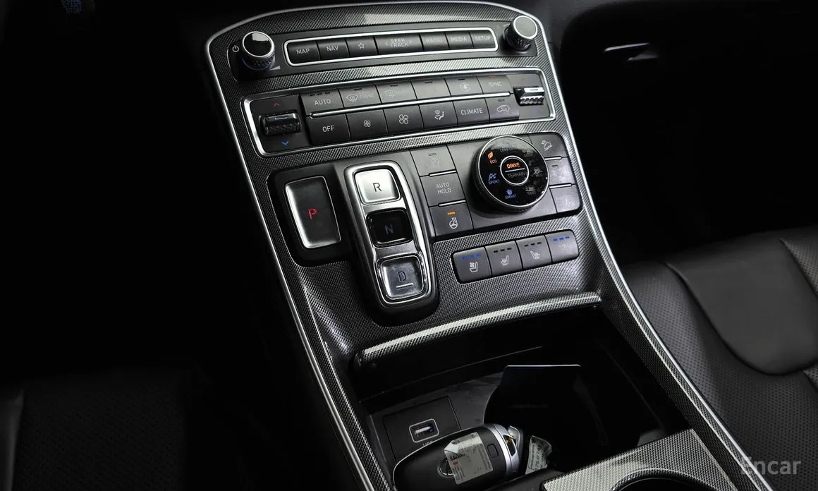 Фото 9 - Hyundai Santa Fe