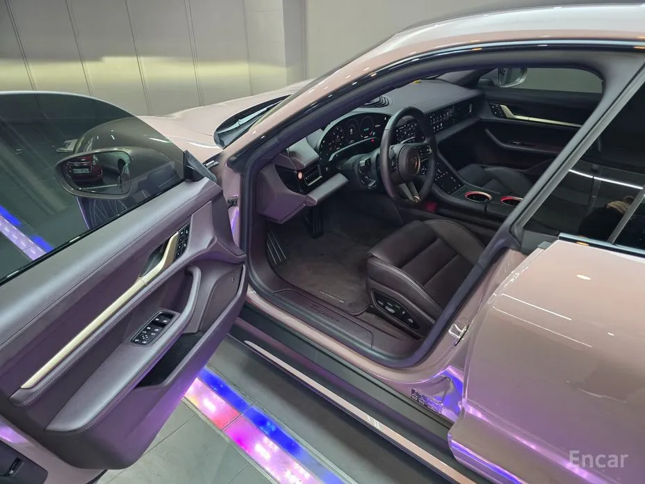 Фото 12 - Porsche Taycan